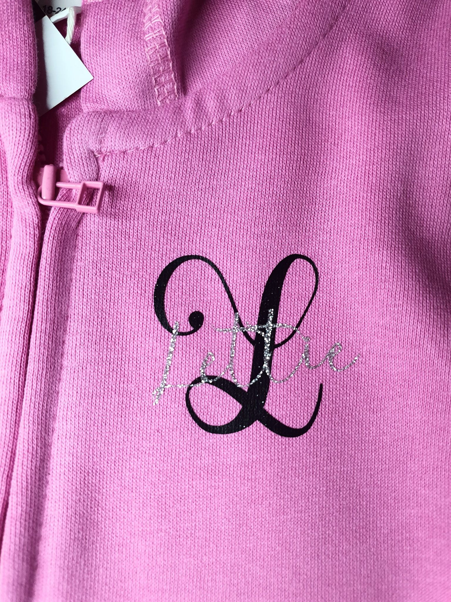 CLOSE UP